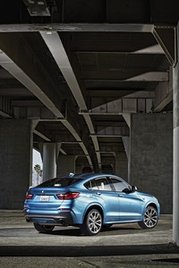 Bicara soal tampilan, X4 paling atas ini memiliki bodi yang lebih agresif pada bagian bumper depan, side skirts, serta bumper belakang. Begitu juga dengan pelek 19 inci dan logo M di setiap sisi. Pool/dok BMW.