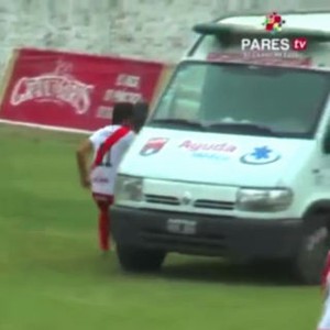 Pemain Ini Cetak Gol lalu Masuk ke Dalam Mobil