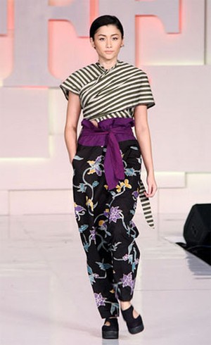 Editors Choice: Rekomendasi Busana Batik Modern yang Unik dan Stylish