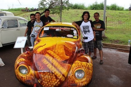 4 Mobil Nyentrik Berbaju Batik