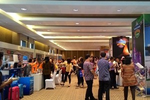Tebar Tiket Pesawat Gratis ke Singapura di Dwidayatour Carnaval