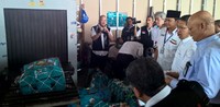Setiap koper yang dibawa ke Madinatul Hujjaj diperiksa dengan mesin scan, bila ada benda mencurigakan seperti air zam-zam maka akan dikeluarkan petugas.