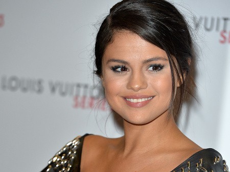 Selena Gomez Tak Mau Cari Pacar Lewat Tinder