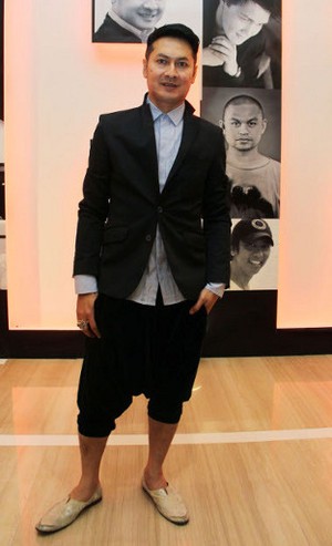 Denny Wirawan Modifikasi Batik Kudus Agar Bisa Populer di Dunia