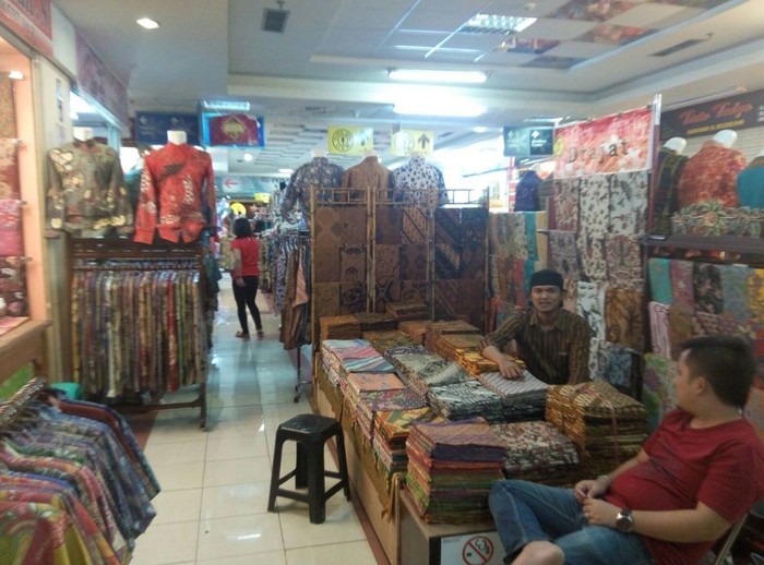 Pedagang Batik Ikut Terpukul Lesunya Ekonomi