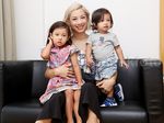 Jennifer Bachdim dan Dua Anaknya yang Menggemaskan