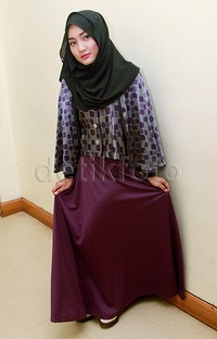 Fatin tampil dibalut hijab hitam dan busana bernuansa ungu. Pool/Gus Mun/detikFoto.