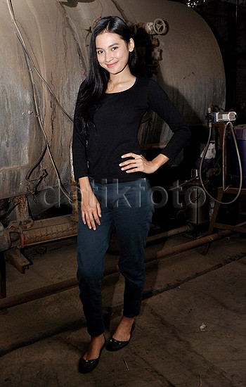 Indah Permatasari, Senyumanmu Manis Sekali