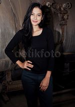 Indah Permatasari, Senyumanmu Manis Sekali