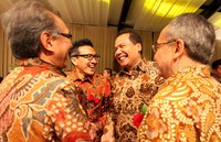 Presiden Direktur CIMB Niaga Tigor M Siahaan berbincang dengan CEO CT Corp Chairul Tanjung.