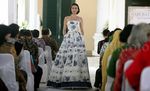 Lenggak-lenggok Model Berbusana Batik di Museum Tekstil