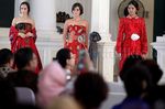 Lenggak-lenggok Model Berbusana Batik di Museum Tekstil