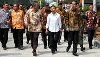 Usai peresmian, Presiden Jokowi dan rombongan menuju gudang Bulog.