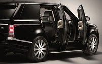 Mobil yang mulai tersedia bulan September ini memiliki harga mulai dari 400.000 euro atau sekitar Rp 6,5 miliar.