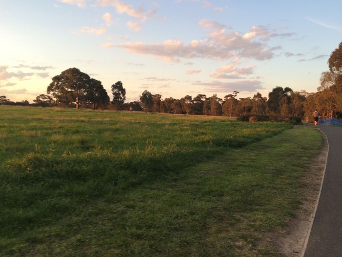 Melawan Udara Dingin Melbourne Dengan Berlari