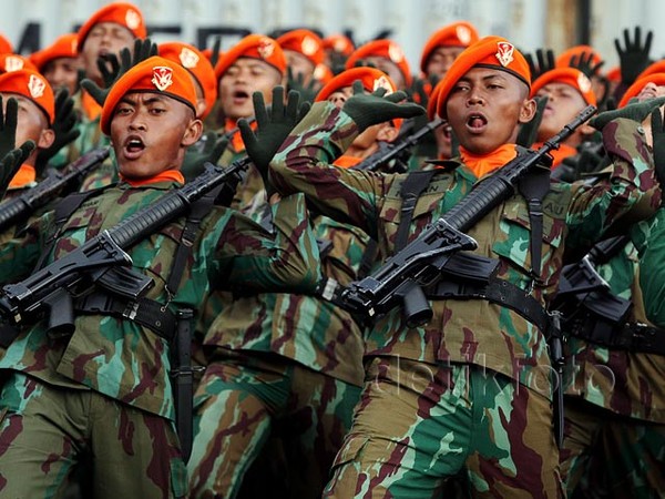 Aksi Prajurit TNI Sebelum Gladi Bersih
