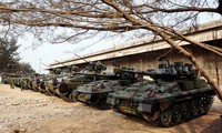 Di lokasi juga tampak ratusan alutsista TNI berjejer gagah.