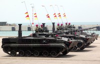Di lokasi juga tampak ratusan alutsista TNI berjejer gagah.