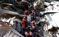 Tanah longsor ini melanda kota Santa Catarina Pinula dan desa kecil El Cambray II, yang berjarak 15 kilometer Guatemala City. Josue Decavele/Reuters/detikcom.     