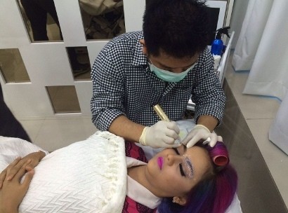 Hiks! Jenita Janet Nangis Saat Perawatan