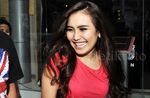 Ayu Ting Ting Masih Tersenyum Putus dari Shaheer