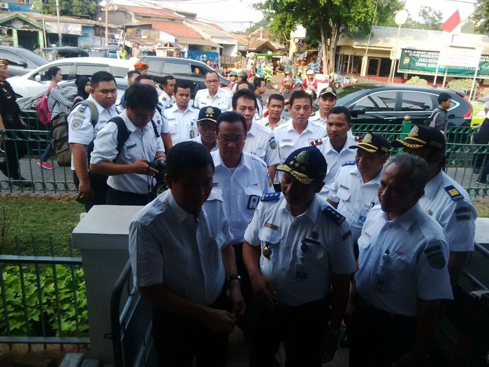 Akhir Pekan, Jonan Pantau Poyek Rel Ganda di Bekasi dan Maja