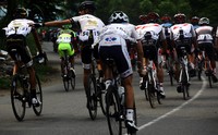 Etape 1 Tour de Singkarak berjarak 163 km dengan garis finis bertempat di Pantai Gandoria, Pariaman. Sayangnya terjadi sedikit insiden di etape ini sehingga diputuskan tak ada penghitungan poin.