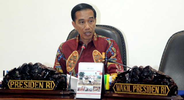 Harga BBM Jadi Isu Rapat Malam-malam Jokowi dengan Para Menteri