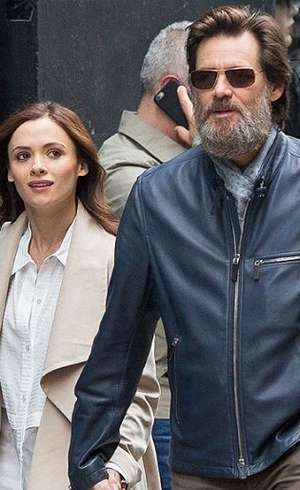 Jim Carrey akan Hadiri Pemakaman Mantan Kekasih yang Tewas Bunuh Diri