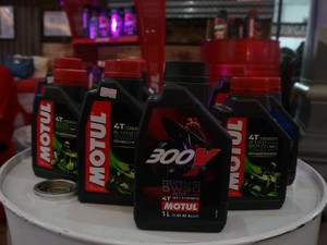 Pelumas Motul Tahan Lebih Lama?