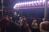 Ada trem kuno yang disulap menjadi restoran yaitu The Colonial Tramcar Restaurant. Anda bisa bersantap lezat sambil berkeliling kota di atas trem mulai dari AU$ 85-121 (Rp 850.000-1,2 juta) per orang (Angga/detikTravel)