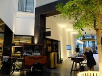 INK Hotel terletak di Niuwezijds Voorburgwal 67, Amsterdam, Belanda. Pada awal 1900-an, jalan ini merupakan pusat aktivitas jurnalistik dan penuh kantor berita (Sastri/detikTravel)