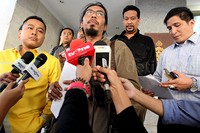 Menurut Tim Advokasi Aktivis '98, mereka juga melampirkan barang bukti berupa copy tayang wawancara televisi, dan soft copy pemberitaan media online yang mengutip wawancara tersebut.