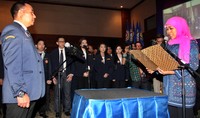 Khofifah mengukuhkan pengurus nasional Karang Taruna periode 2015-2020. Pool/Lamhot Aritonang/detikFoto.