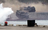 HUT ke-70 TNI digelar di dermaga Pantai Indah Kiat, Cilegon, Provinsi Banten, Senin (5/10/2015).