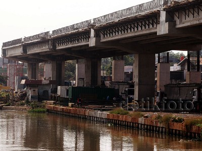 Fisik Jembatan Tol Becakayu Mulai Terlihat