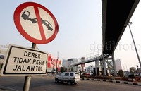 Kehadiran JPO tersebut dimaksudkan untuk mengurai kemacetan yang biasa muncul mengingat sejumlah pusat perbelanjaan juga terletak di lokasi ini.