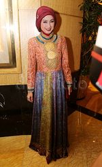 Desy Ratnasari Cantik Awet Muda di Usia 41 Tahun