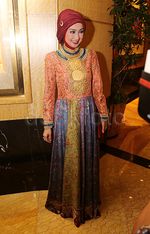 Desy Ratnasari Cantik Awet Muda di Usia 41 Tahun