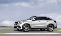 Salah satu SUV terkuat Mercy saat ini, Mercedes-AMG GLE 68. Mobil itu dipasangi mesin 5.5-liter V8 yang menghasilkan tenaga sampai 557 hp. Dengan mesin sedahsyat itu mobil bisa berakselerasi dari 0-100 km per jam dalam 4,3 atau 4,2 detik. Ist.