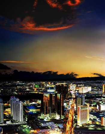 Di tahun 2014 kemarin Spence menyelenggarakan pameran tunggal A Million Lights, Bernarducci.Meisel.Gallery, New York (U.S.A.). (kredit foto: Raphaella Spence)