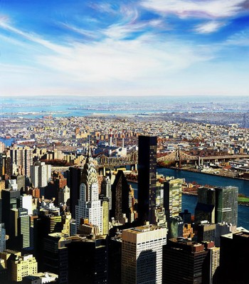 Lukisan pemandangan kota. (kredit foto: Raphaella Spence)