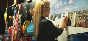 Ini dia aksi Raphaella Spence saat menghasilkan gambar yang mengesankan. (kredit foto: Raphaella Spence)