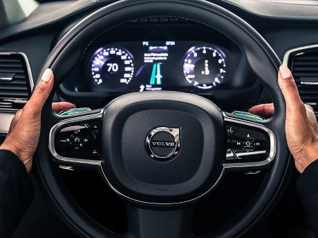 Software Tambahan dari Volvo Memungkinkan Mobil Berjalan Sendiri