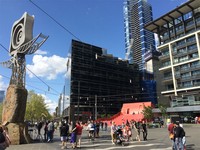 Jalanan di Southbank ini juga tergolong lebar. Walaupun ramai, traveler tetap bisa berjalan dengan leluasa. Kalau bosa jalan kaki, tempat ini juga asyik dikelilingi sambil menggowes sepeda (Angga/detikTravel)