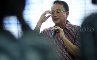 Pemadaman api di OKI, lanjut Willem, cukup sulit karena dalamnya lahan gambut. Jumlah lahan yang terbakar tak seimbang dengan kekuatan yang dikerahkan.