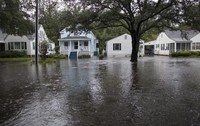 Badan Prakiraan Cuaca Nasional (NSW) memperkirakan curah hujan 50 cm melanda sebagian wilayah South Carolina sejak Jumat (2/10) waktu setempat. Diperkirakan curah hujan 5-15 cm masih akan melanda hingga Senin (5/10) waktu setempat. REUTERS/Randall Hill.