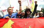 Massa Ganas Demo di Depan Istana