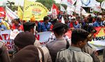 Massa Ganas Demo di Depan Istana