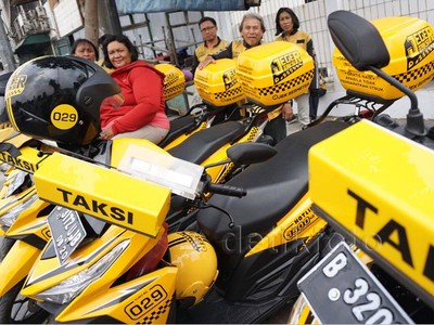 Ojek Online Masih Kuasai Trotoar